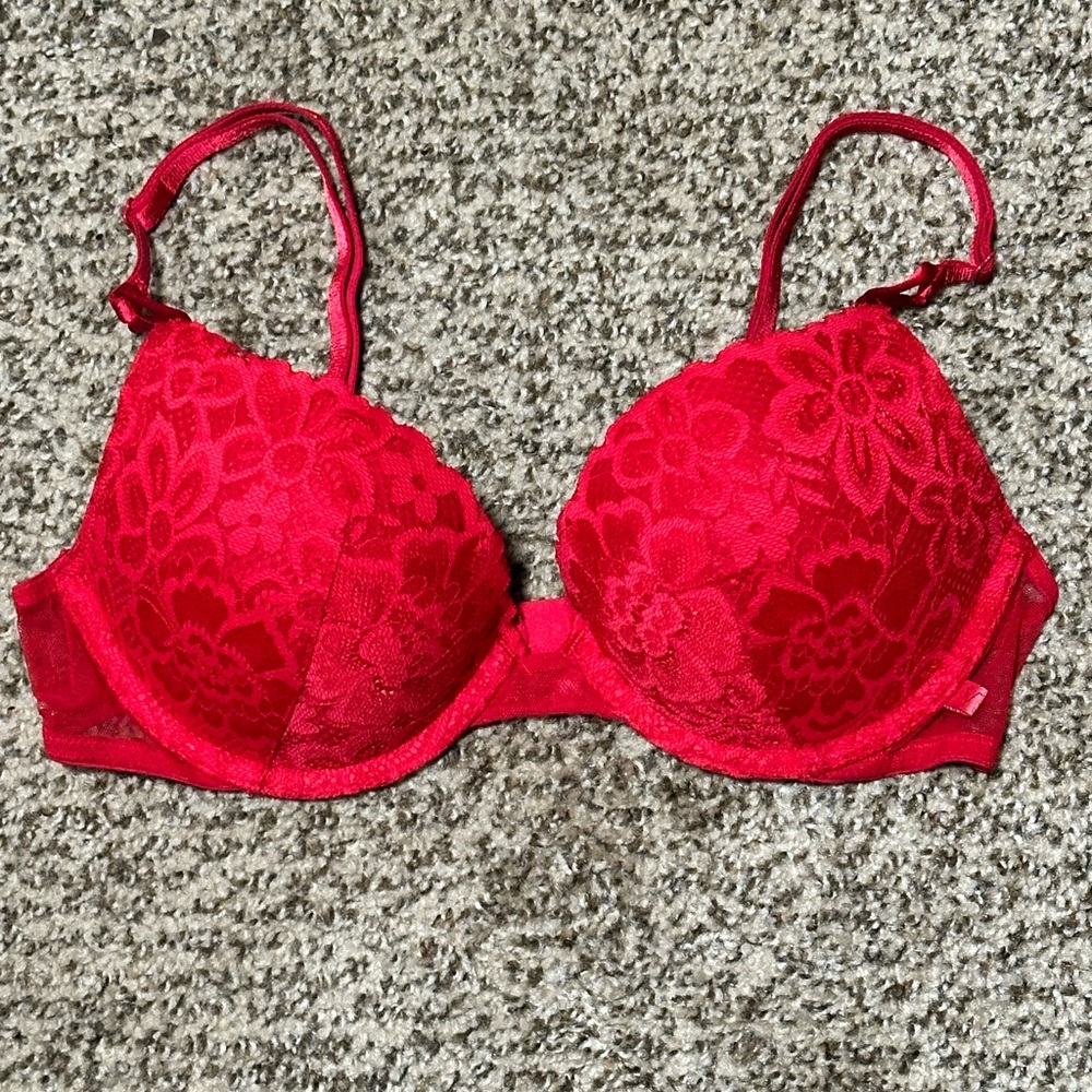 NWOT Victoria's Secret Sexy Tee Floral Lace Push-Up Bra Size 34B